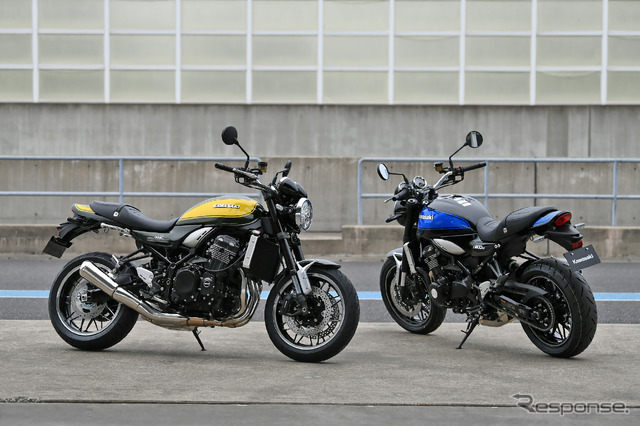 カワサキ Z900RS Yellow Ball Edition（左）と新色の「ブルー×ブラック」（右）