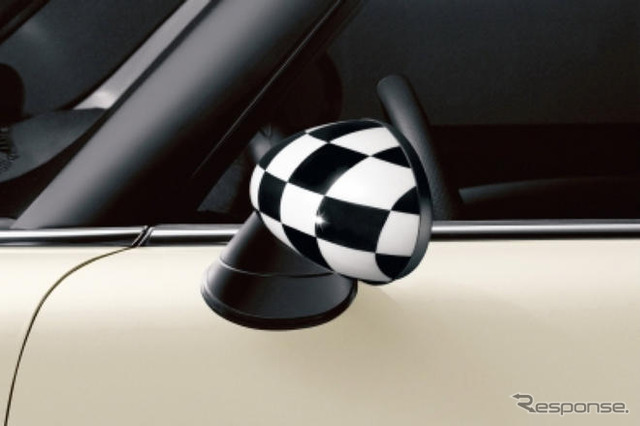 MINI、新車購入でチェッカーフラッグのアクセサリープレゼント 4月30日まで