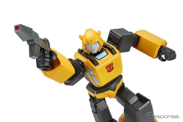 片足スクワットもできる！最先端ロボットトイ『バンブルビーパフォーマンス』が発売