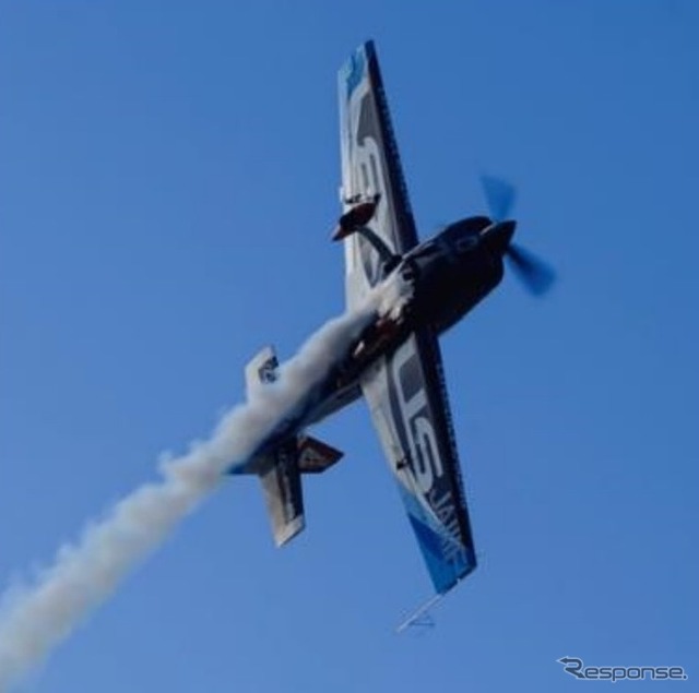 飛行機体:エクストラ330SC(JA111F)