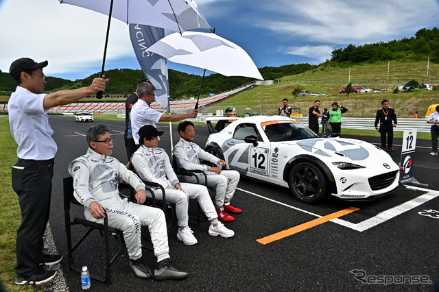 12号車MAZDA SPIRIT RACING ROADSTER CNF concept