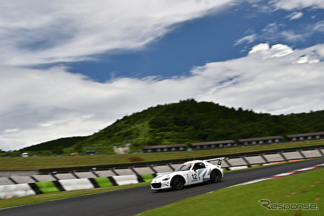 12号車MAZDA SPIRIT RACING ROADSTER CNF concept
