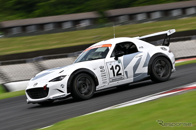12号車MAZDA SPIRIT RACING ROADSTER CNF concept