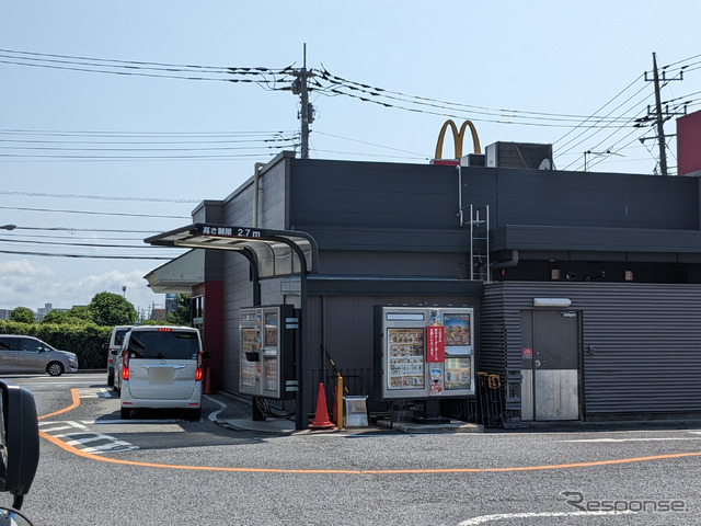ドライブスルーの飲食店や洗車機などにも注意が必要