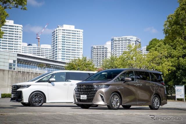 トヨタ ヴェルファイア(左)とアルファード(右)