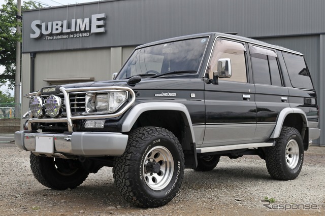 70系プラドは今ではすっかりお宝車両となっているちょい古のクロカン4WD。角張ったデザインには今もファンが多い。