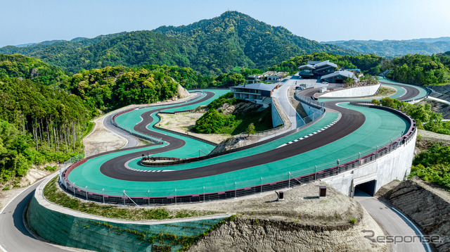 全⻑3.5kmのドライビングコース