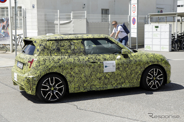 MINI E JCW プロトタイプ(スクープ写真)