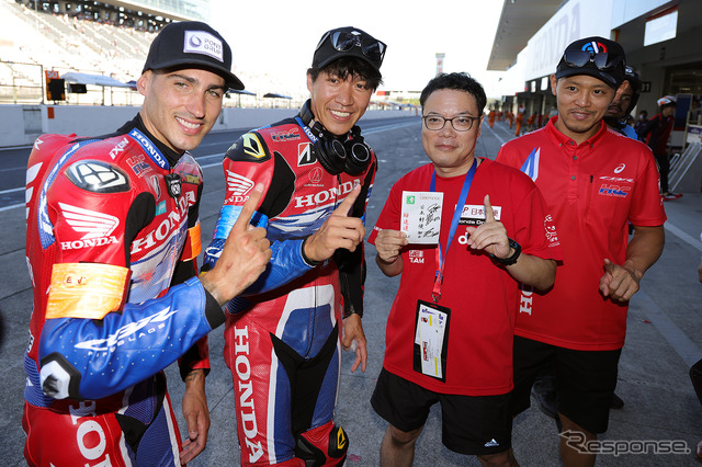 #33 Team HRC with Japan Postの（左から）チャビ・ビエルゲ、長島哲太と高橋巧（右）