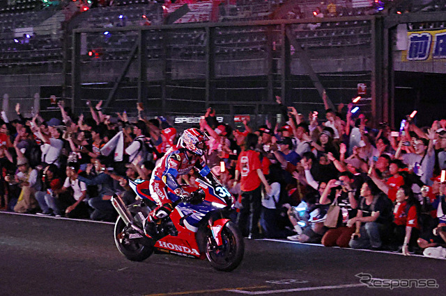 #33 Team HRC with Japan Post(長島哲太/高橋巧/チャビ・ビエルゲ)のウイニングラン