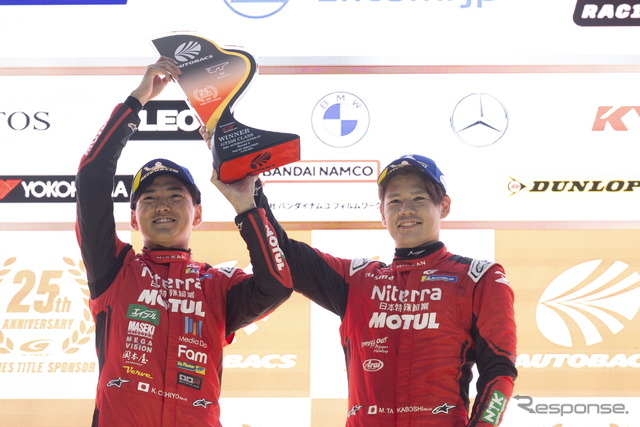 #3 Niterra MOTUL Zの千代勝正(右)と高星明誠(左)