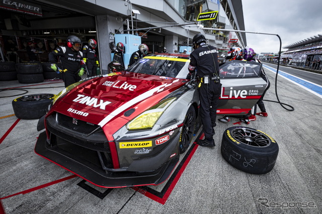 GT300クラス優勝の#11 GAINER TANAX GT-R(富田竜一郎/石川京侍/塩津佑介)