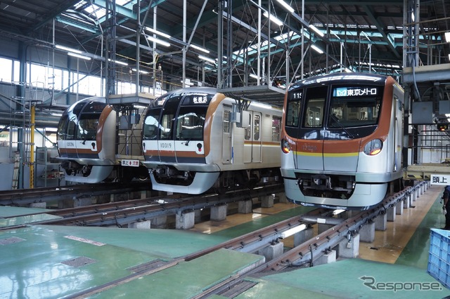 東京メトロ和光車両基地&昭和鉄道高校探訪ツアー:向かって右、17000系の行き先表示が、営業線では見られないMマーク+東京メトロの文字