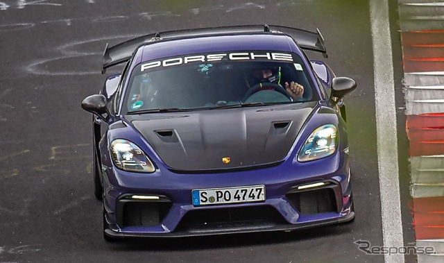 ポルシェ 718 ケイマン GT4 RS の「マンタイキット」装着車