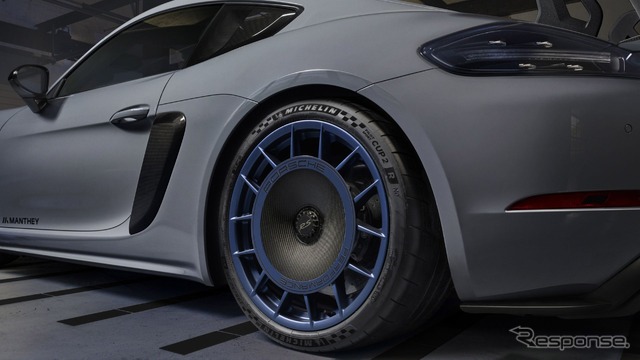 ポルシェ 718 ケイマン GT4 RS の「マンタイキット」装着車