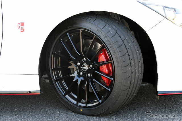 NISMO専用エンケイ製19インチアルミホイール