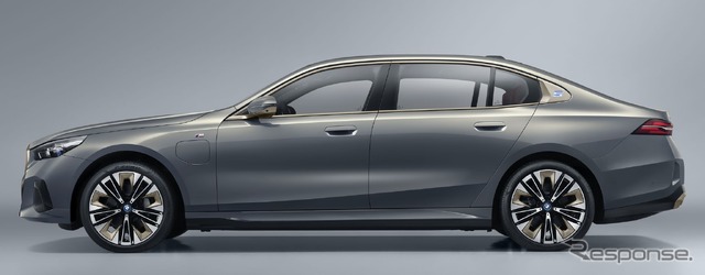 BMW i5 のロングホイールベース（中国仕様）