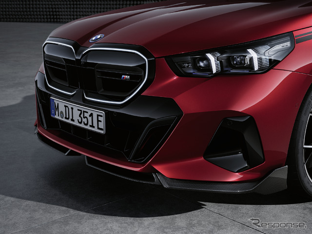 BMW i5 の「Mパフォーマンスパーツ」装着車