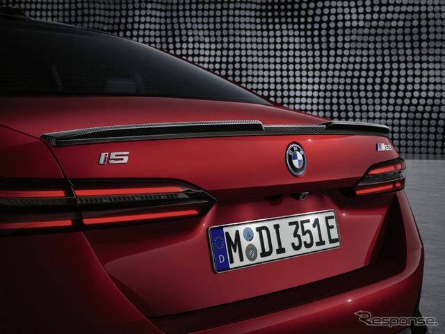 BMW i5 の「Mパフォーマンスパーツ」装着車