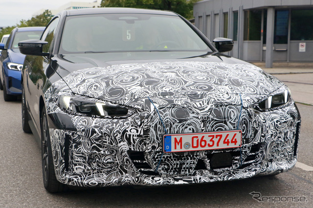 BMW i4 M50 改良新型プロトタイプ(スクープ写真)