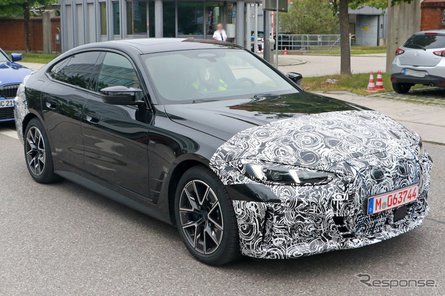 BMW i4 M50 改良新型プロトタイプ(スクープ写真)