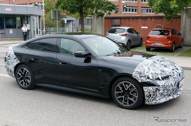 BMW i4 M50 改良新型プロトタイプ(スクープ写真)