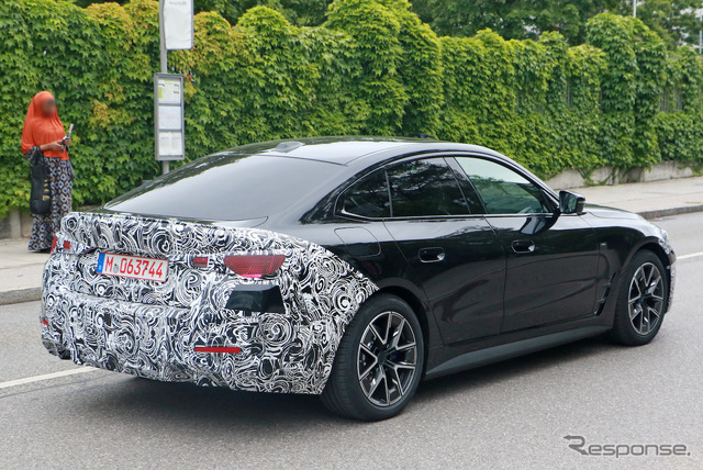 BMW i4 M50 改良新型プロトタイプ(スクープ写真)