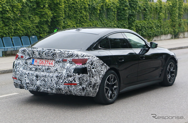 BMW i4 M50 改良新型プロトタイプ(スクープ写真)