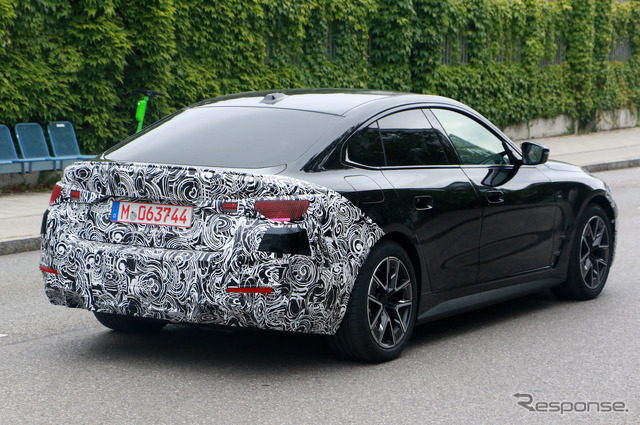 BMW i4 M50 改良新型プロトタイプ(スクープ写真)