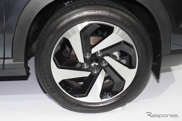 タイヤ&ホイールは225/50R18インチ(GAIKINDOインドネシア国際オートショー2023)