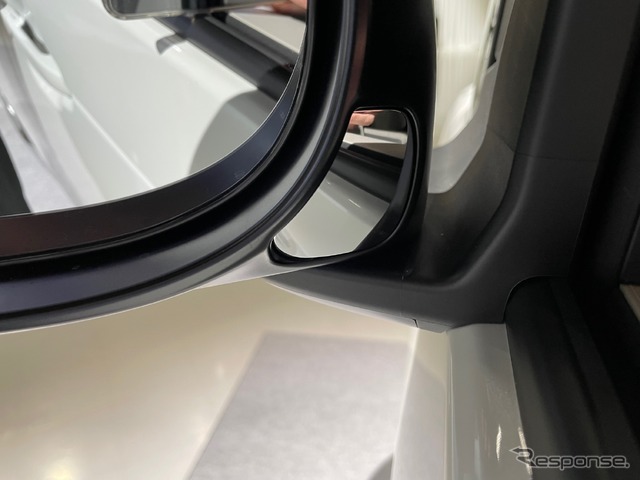 ホンダ N-BOX ピタ駐ミラーの後輪部分はドアミラー部分で確認
