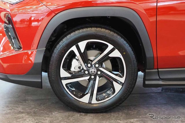 タイヤは215/55R18 95Vを履く
