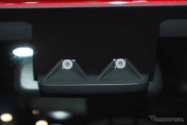 トヨタ・セーフがんしきカメラが2眼式カメラが装備されていた