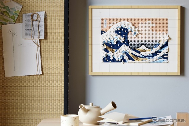 レゴアート 葛飾北斎＜富嶽三十六景 神奈川沖浪裏＞　LEGO, the LEGO logo and the Minifigure are trademarks of the LEGO Group. (c) 2023 The LEGO Group.