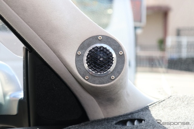 ツイーターにチョイスしたのはZRスピーカーラボのZR Prestige 25N。バッフル面を広く取る取り付けで性能を引き出す。