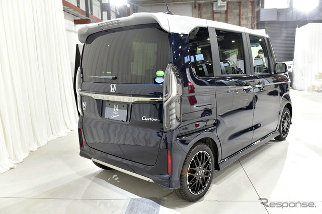 ホンダ N-BOX カスタム 現行型