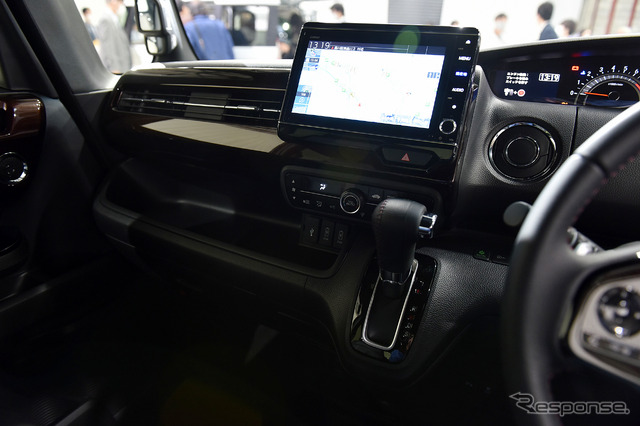 ホンダ N-BOX カスタム 現行型