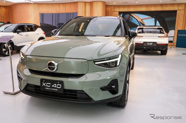 ボルボ XC40 リチャージ(手前)とC40 リチャージ(奥)