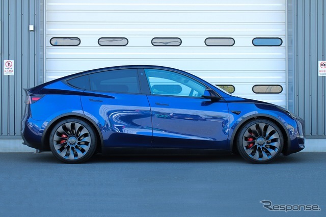 STREET ADVANCE Z［GSAQS-91AA2］テスラ・モデルY［PERFORMACNE］用実装例（Ft：マイナス20mm / Rr：マイナス25mm）
