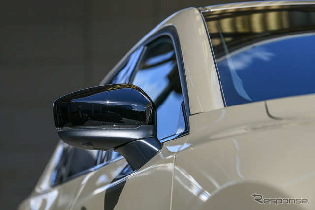 CX-5 グロスブラック塗装のドアミラーもBlack Tone Editionと共通