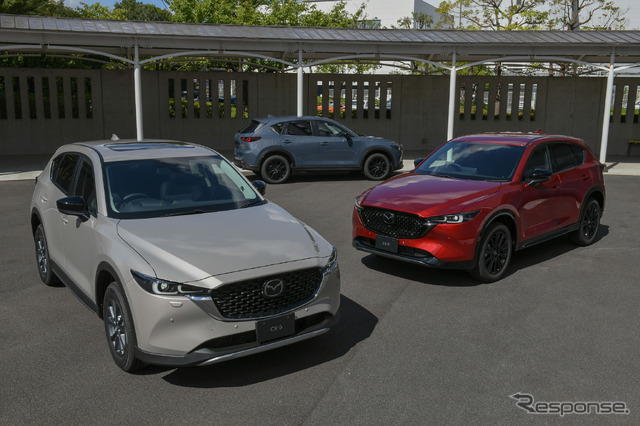 左がField Journey、右がSports Appearance、奥はBlack Tone Edition