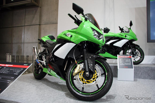 【東京モーターサイクルショー09】カワサキ、ショー専用のカスタムモデル2車種