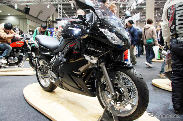 【東京モーターサイクルショー09】カワサキ、ショー専用のカスタムモデル2車種