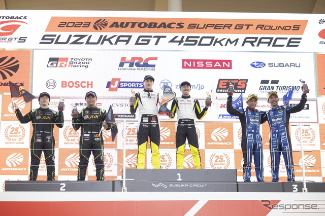 GT300クラス表彰台