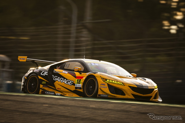 GT300クラス優勝の#18 UPGARAGE NSX GT3(小林崇志/小出峻)