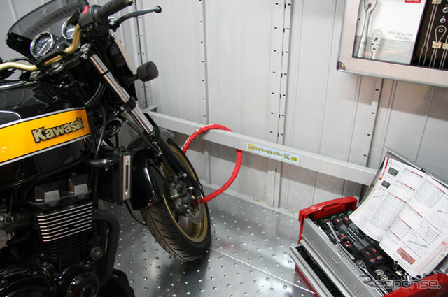 【東京モーターサイクルショー09】イナバのバイク車庫、売り上げ上昇中