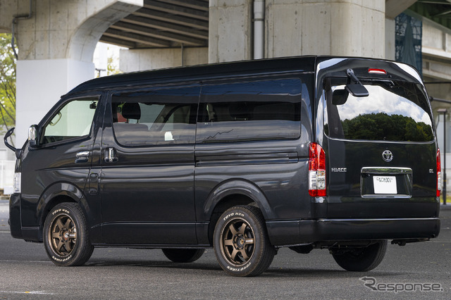 トヨタ ハイエース×レイズ ボルクレーシング TE37SB／17×6.5J IN37、タイヤサイズ：215/60R17