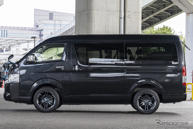 トヨタ ハイエース×MID RMPレーシング R26／18×8.0J IN38、タイヤサイズ：225/50R18