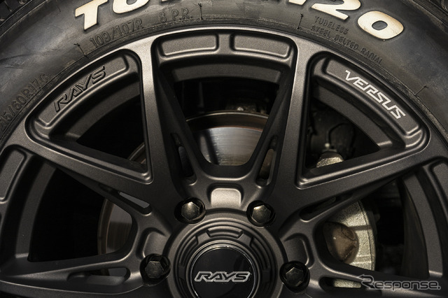 レイズ ベルサス VV21SX／17×8.0J IN20、タイヤサイズ：215/60R17