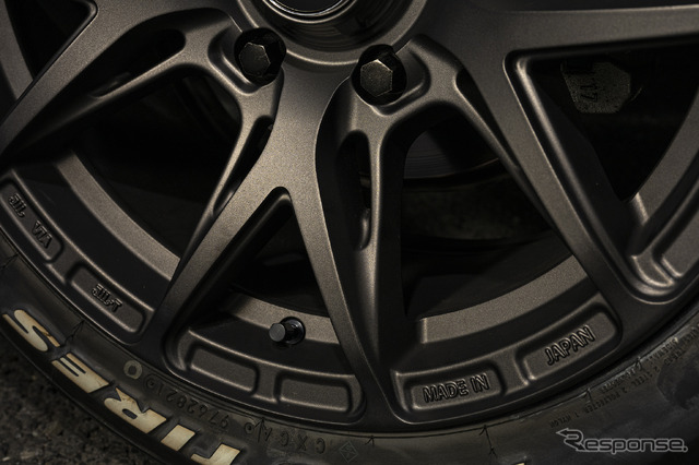 レイズ ベルサス VV21SX／17×8.0J IN20、タイヤサイズ：215/60R17